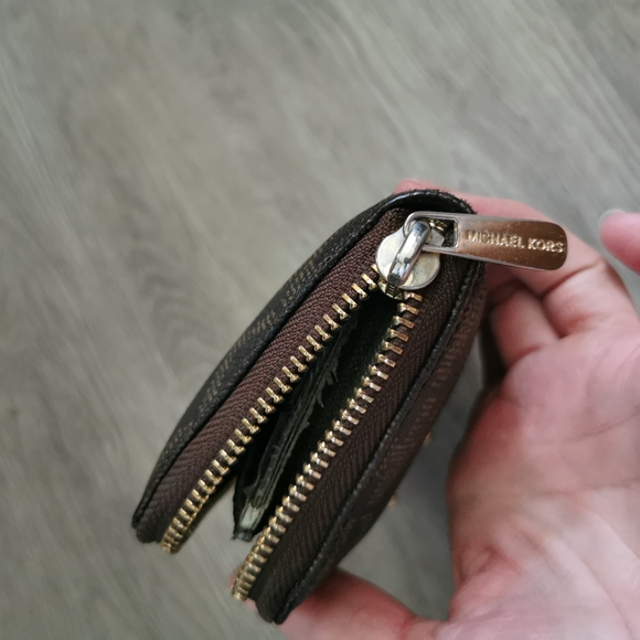 Michael Kors wallet - Picture 2 of 4